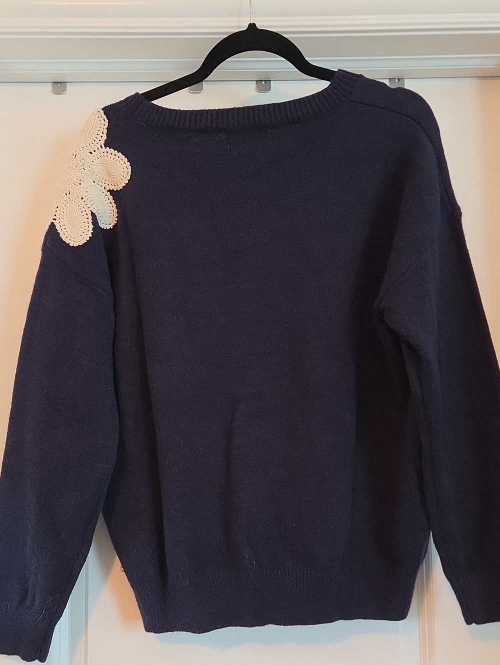 NWOT ADORA NAVY BLUE SWEATER Cream Embroidered Appliques Large - Picture 5 of 8